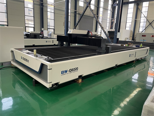 3000 watt fiber laser cutting machine for large format and large area cutting stainless steel plate