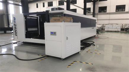 Closed type CNC fiber laser cutting machine with exchange table
