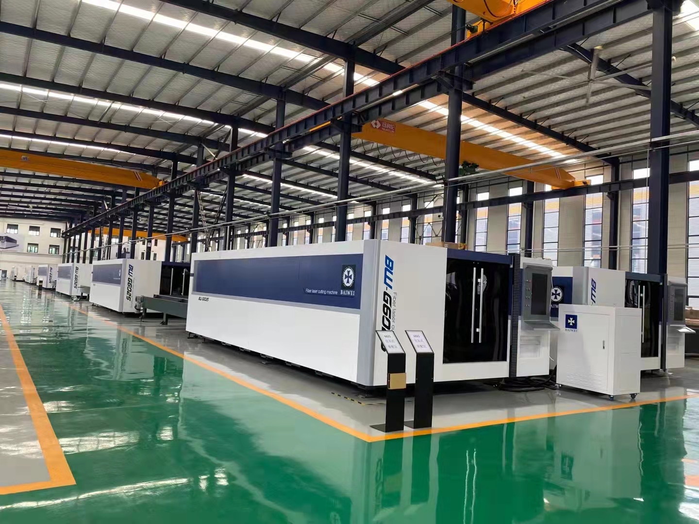 2000W Closed Type Metal Sheet and Tube Laser Cutting Machine