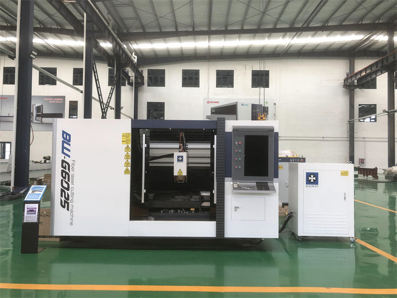 Intelligent closed fiber laser cutting machine for sale industrial