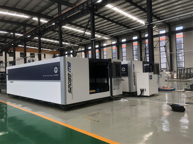 high power closed type fiber laser cutting machine for carbon steel