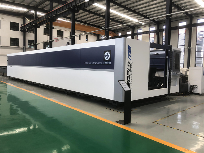 automatical closed type fiber laser cutting machine for carbon steel