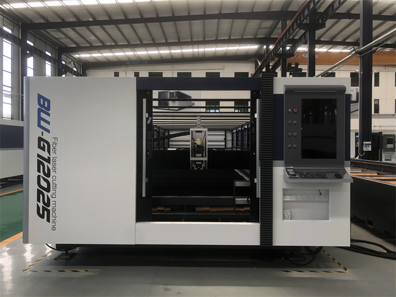 Rapid processing times closed type fiber laser cutting machine in stock