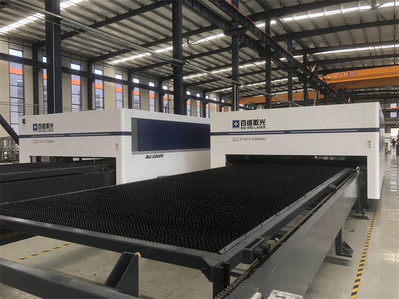 1500W laser cutting machine use for steel pipes