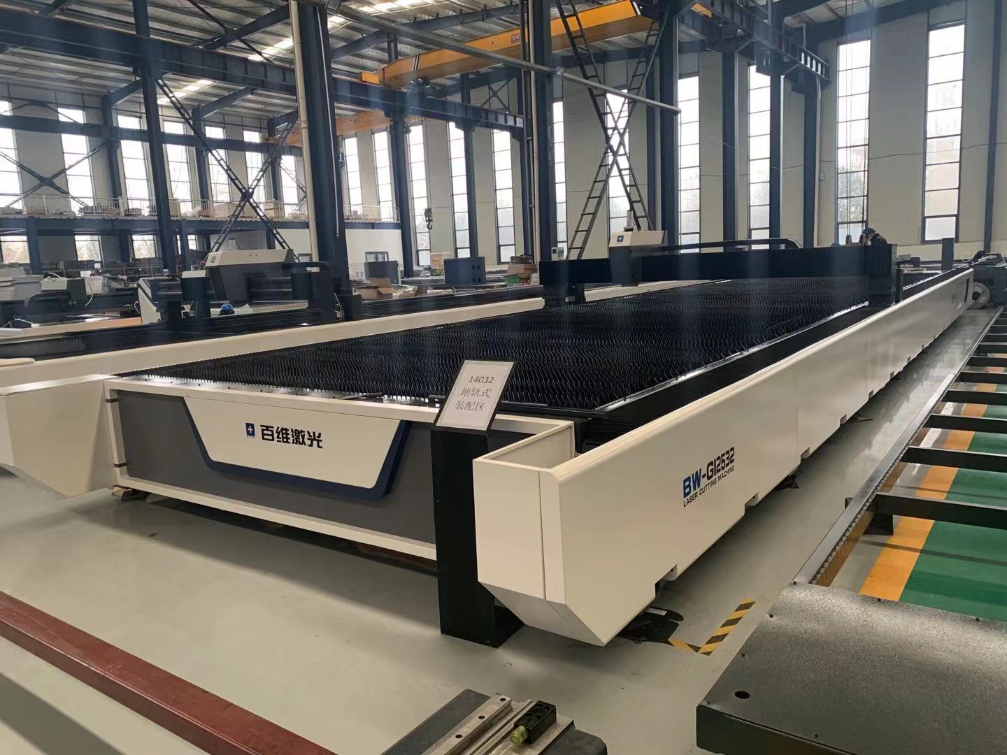 Factory direct selling 1000w cnc metal fiber laser cutting machine for aluminum steel iron metal