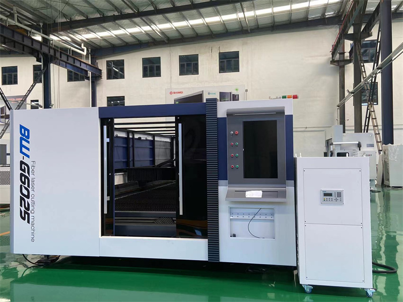 Easy-operated closed type fiber laser cutting machine for steel plate