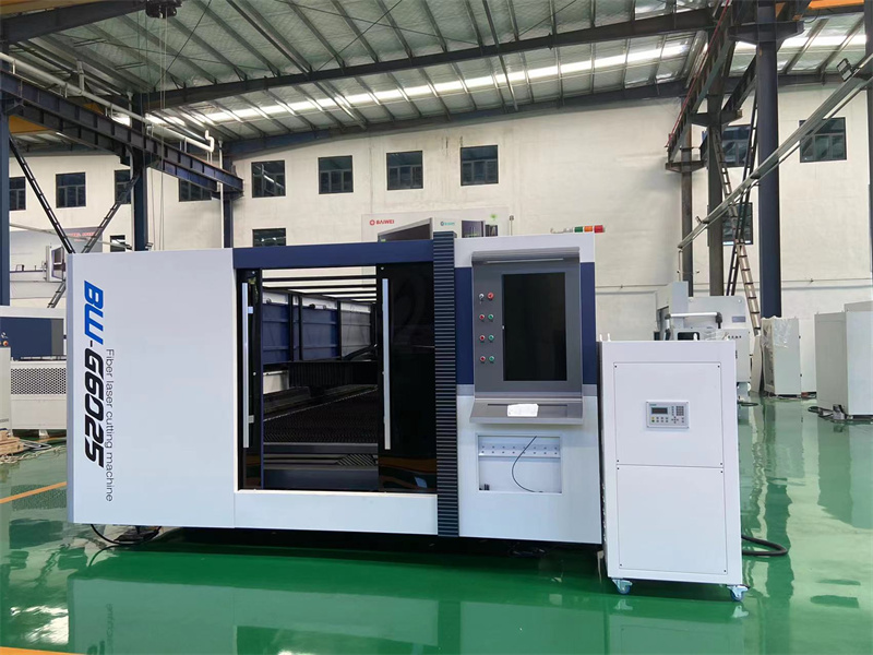 Sufficient closed type fiber laser cutting machine for aluminum plate