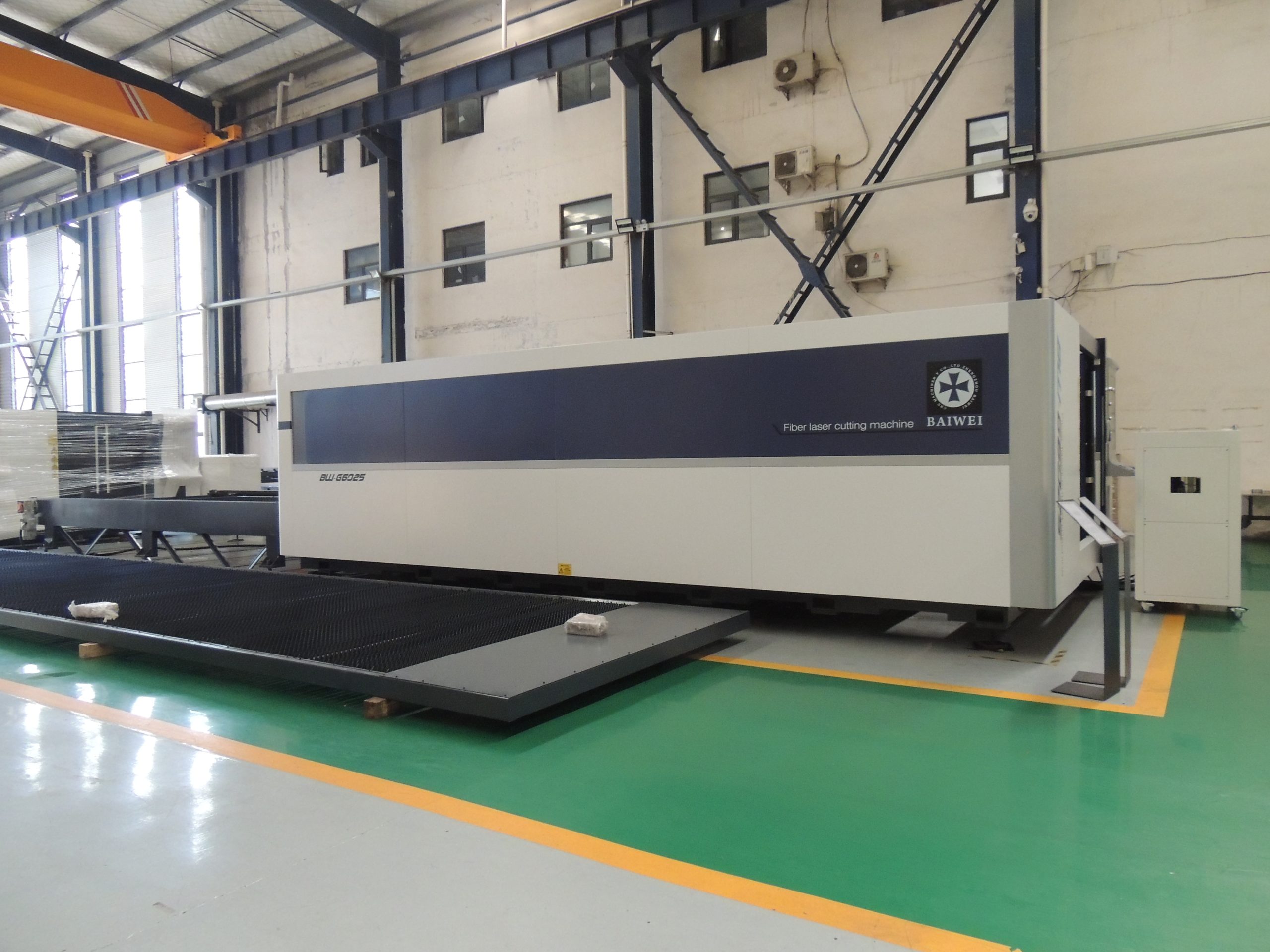 cnc metal fiber laser cutting machine 6000w for iron steel aluminum copper plate sheet