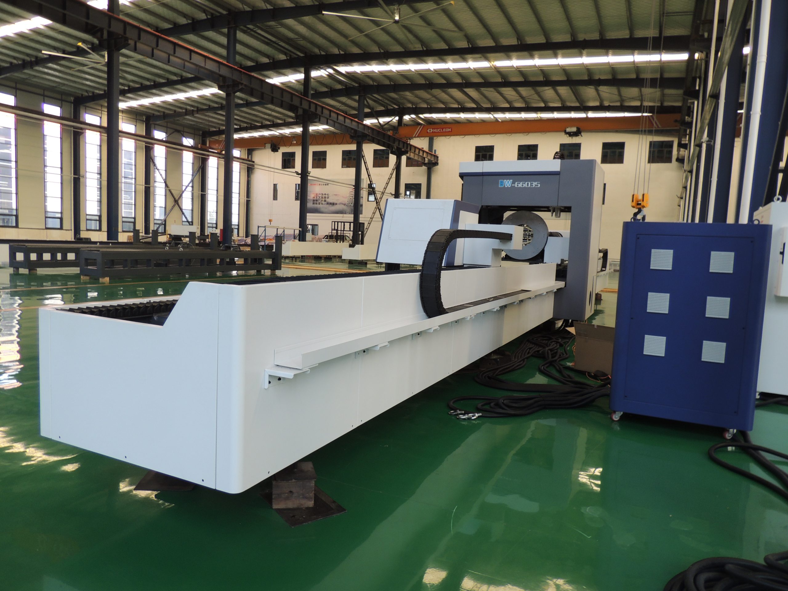 Full automatic tube fiber laser cutting machine for Stainless steel carbon steel aluminum brass