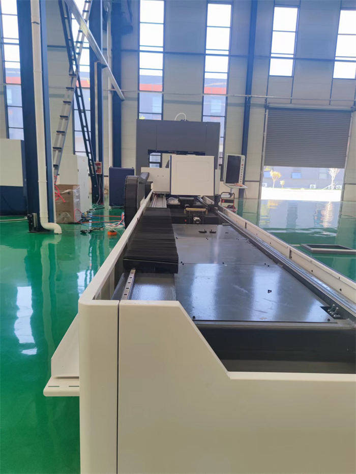 Professional sheet Metal tube Baiwei laser cutting machine CNC Tube length 3M 6M 9M MAX Laser power