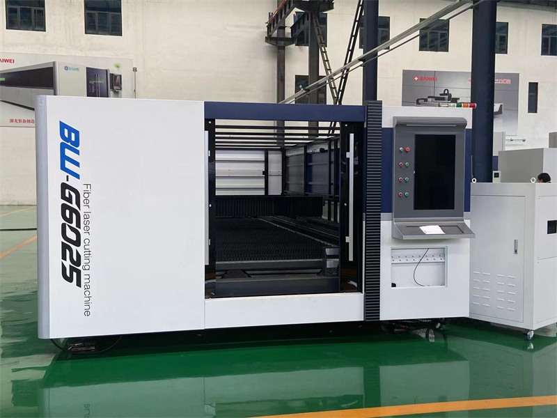 High quality closed type fiber laser cutting machine for metal plate