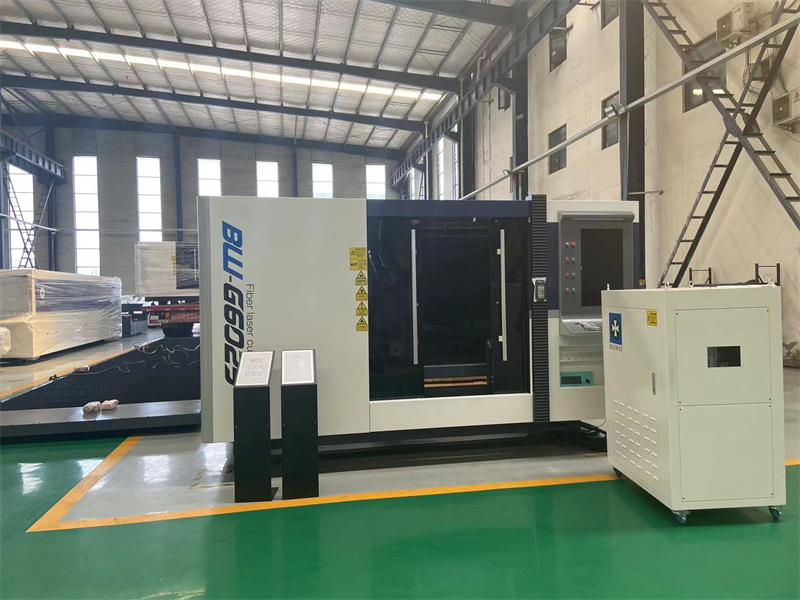 Timeproof closed type fiber laser cutting machine for metal plate