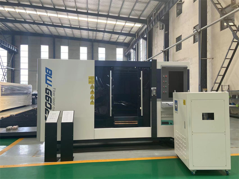 High quality closed type fiber laser cutting machine for steel sheet
