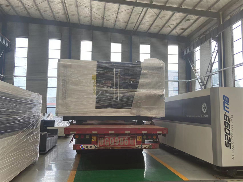 Stabilized BW-G6025 closed type fiber laser cutting machine for steel sheet