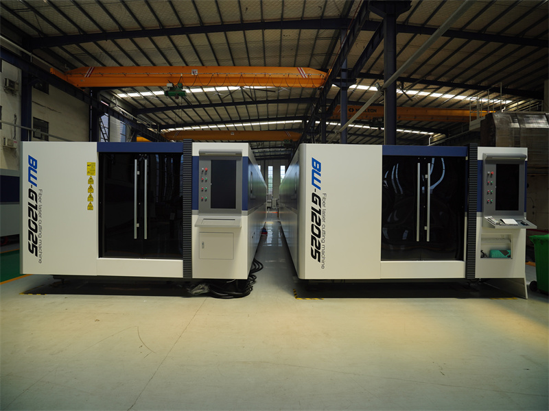 Sufficient closed type fiber laser cutting machine for steel plate