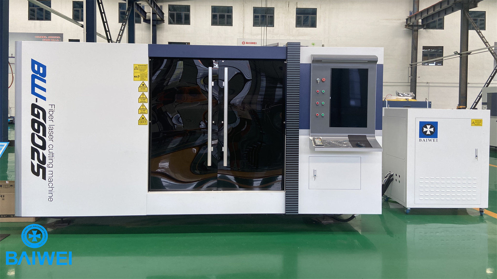 Large carbon steel closed type fiber laser cutting machine with factory Outlet