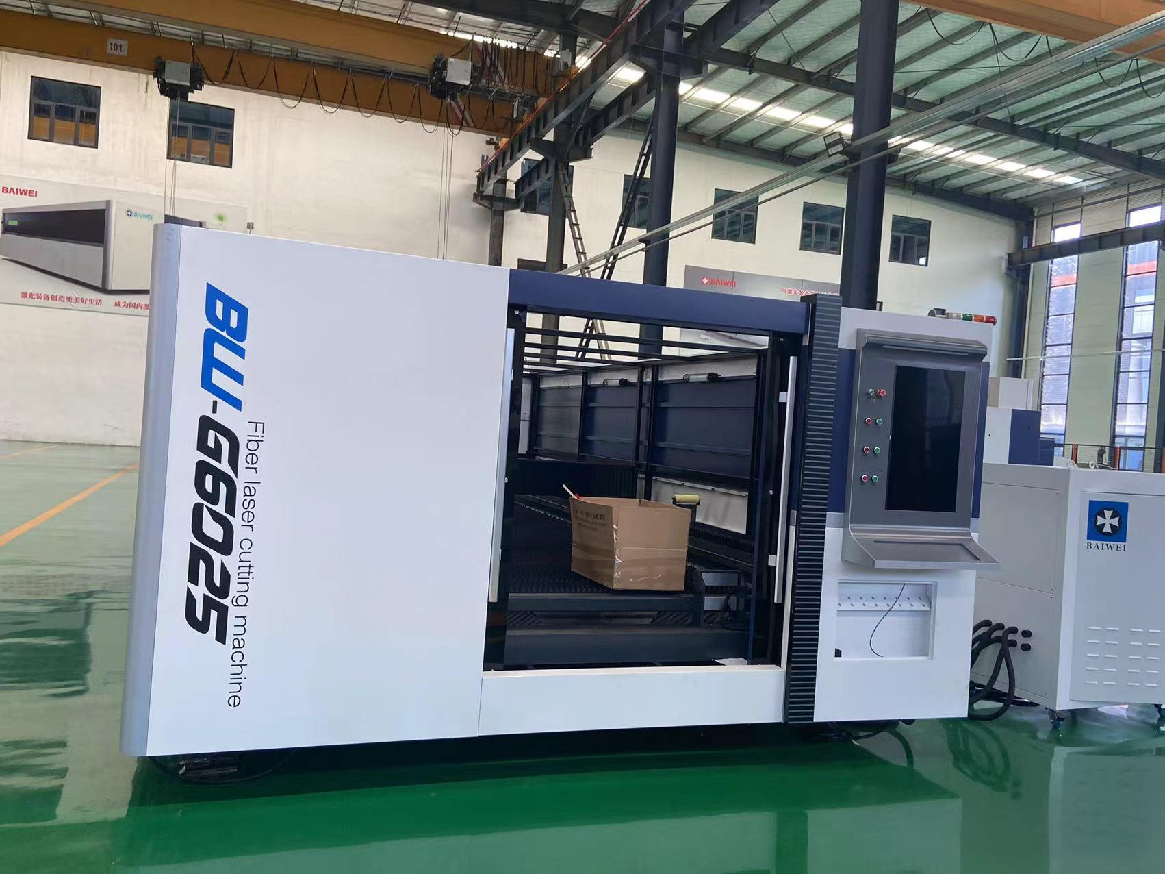 Steady closed type fiber laser cutting machine for carbon steel cutting