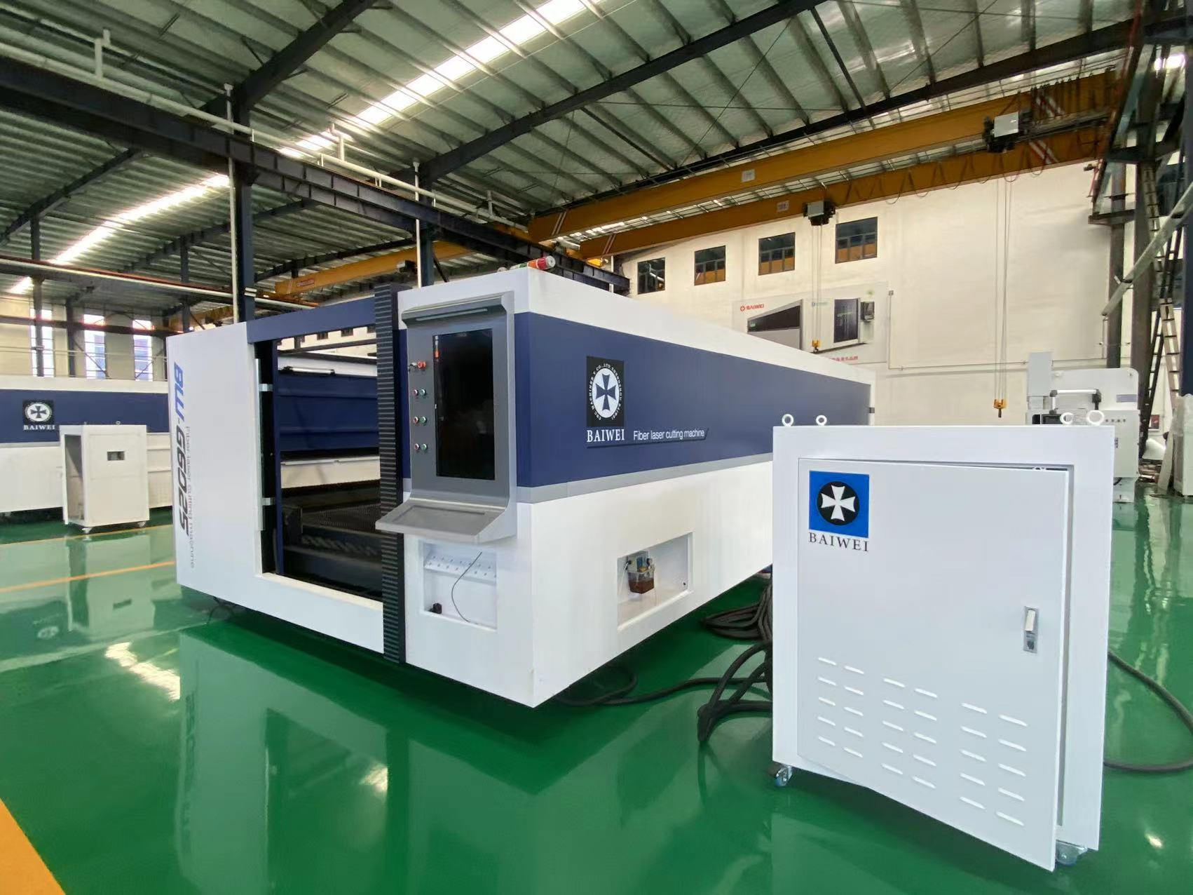 Stabilized closed type fiber laser cutting machine for carbon steel cutting