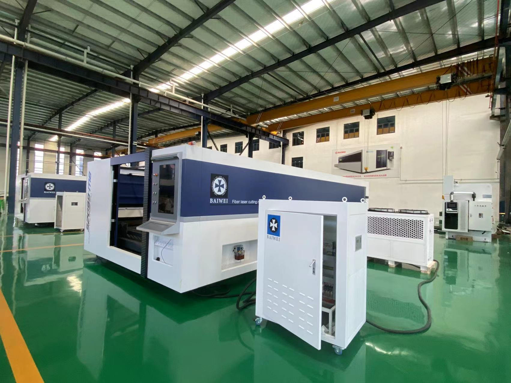 CNC stainless closed type fiber laser cutting machine for carbon steel cutting