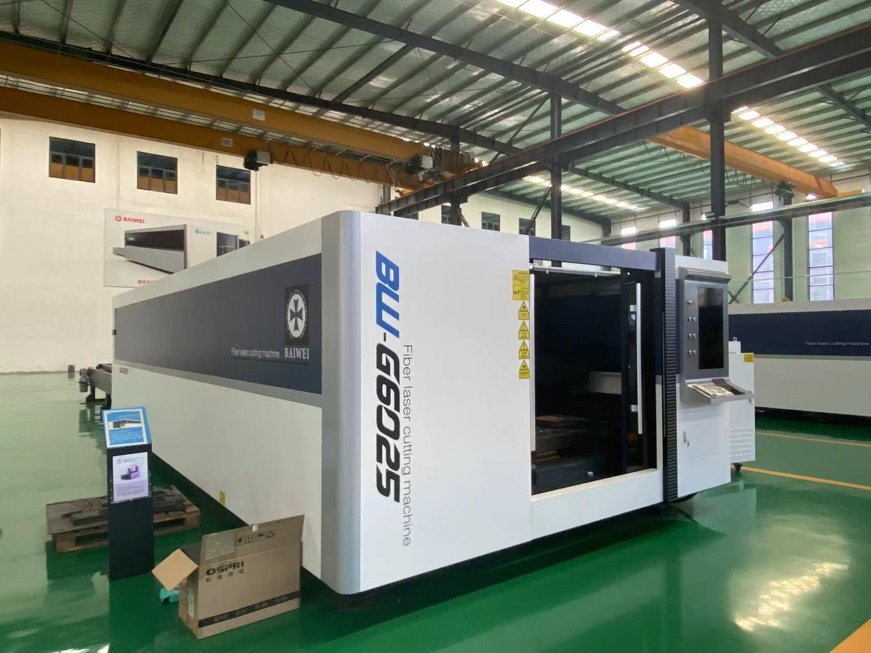 Environmentally friendly closed type fiber laser cutting machine for cutting carbon steel
