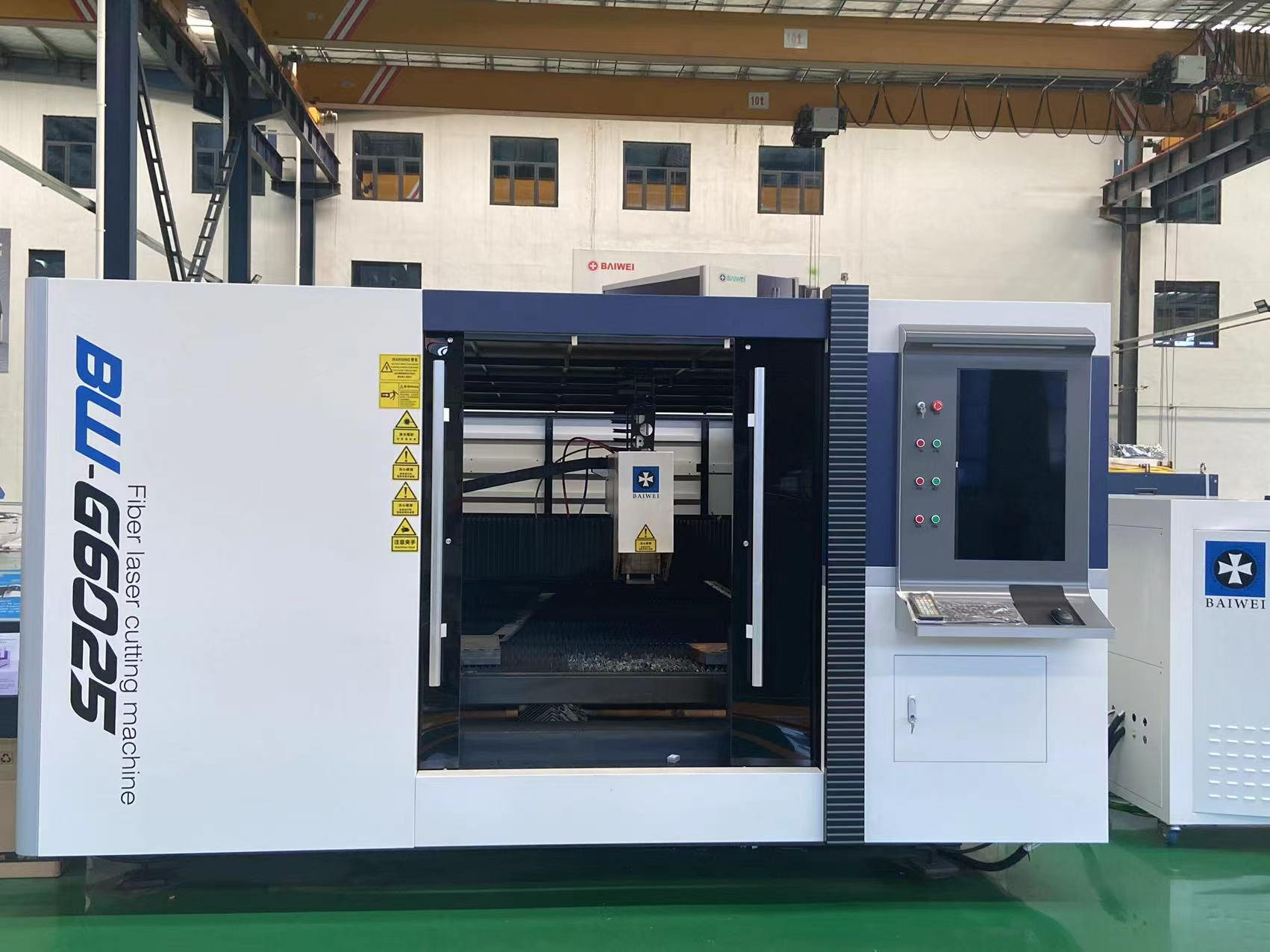 Safe closed type fiber laser cutting machine for cutting carbon steel