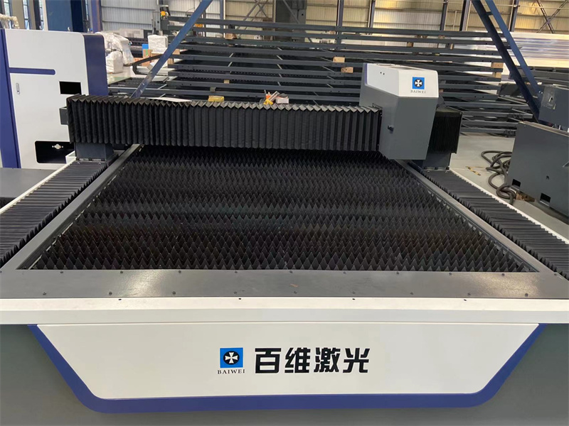 High-efficiency open fiber laser cutting machine with direct factory