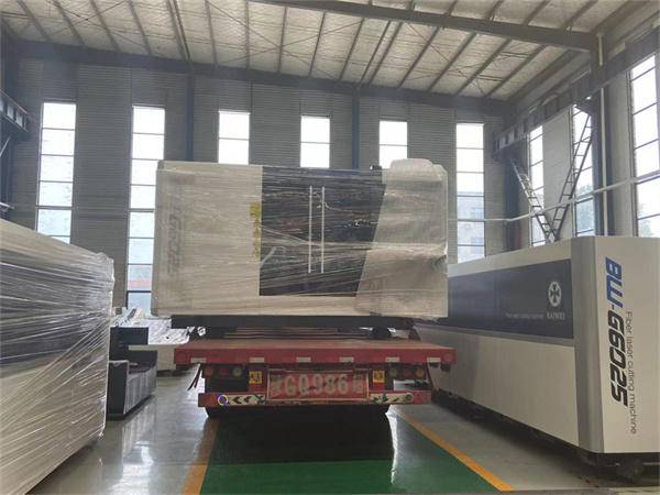 Environmental closed type fiber laser cutting machine supplier