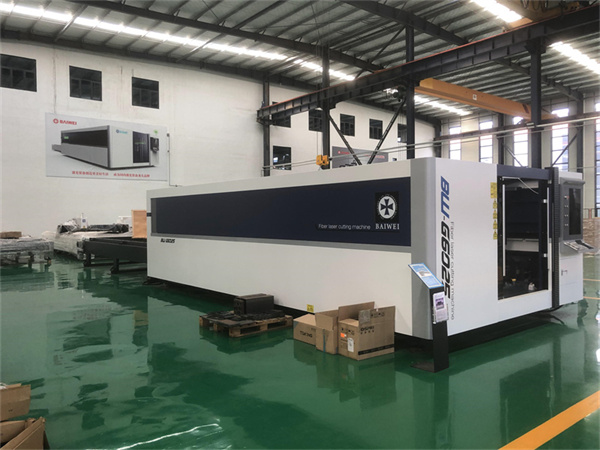 Salable closed type fiber laser cutting machine for steel sheet
