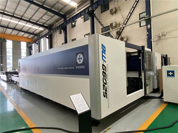 All automatic BW-G6025 closed type fiber laser cutting machine for steel plate