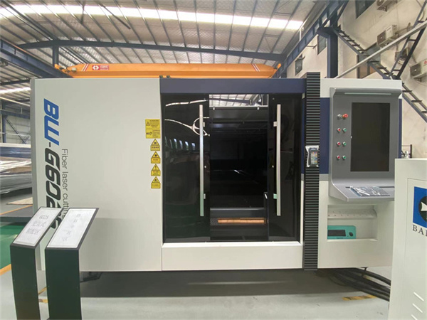 Large closed type fiber laser cutting machine for steel sheet