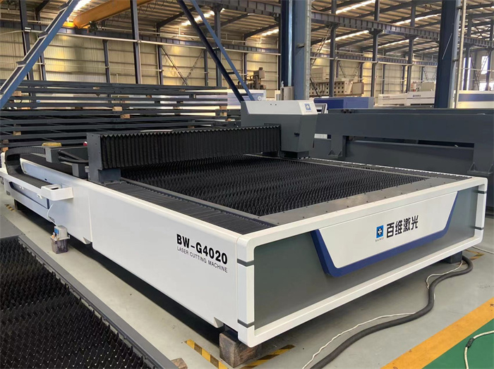 All automatic closed type fiber laser cutting machine for thick metal plate cutting