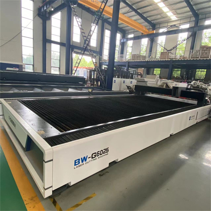 High-efficiency open type fiber laser cutting machine for carbon steel