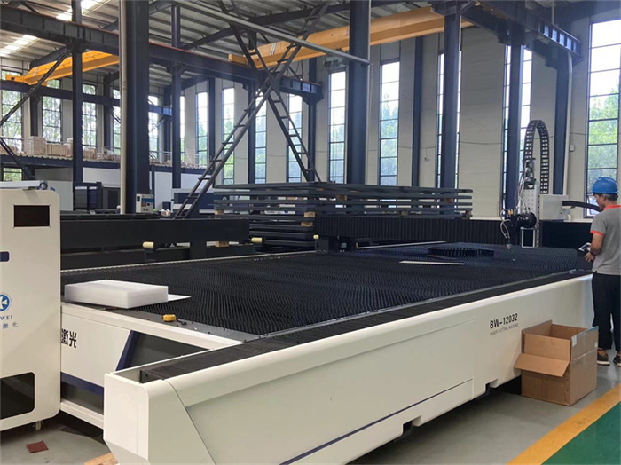 Automatic metal plate open type fiber laser cutting machine for sale