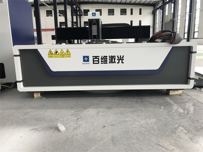 Large-scale open type fiber laser cutting machine stainless steel cutting