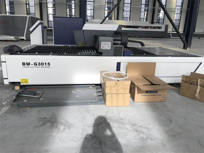 Massive open type fiber laser cutting machine stainless steel cutting