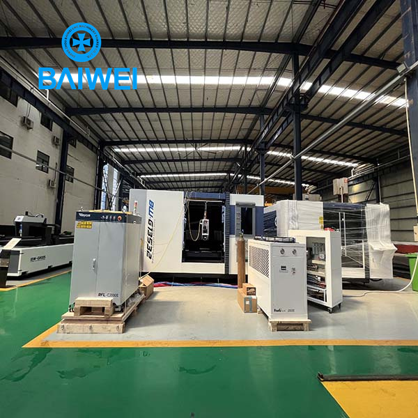 4000W Full enclosed fiber laser cutter with exchange table for stainless steel