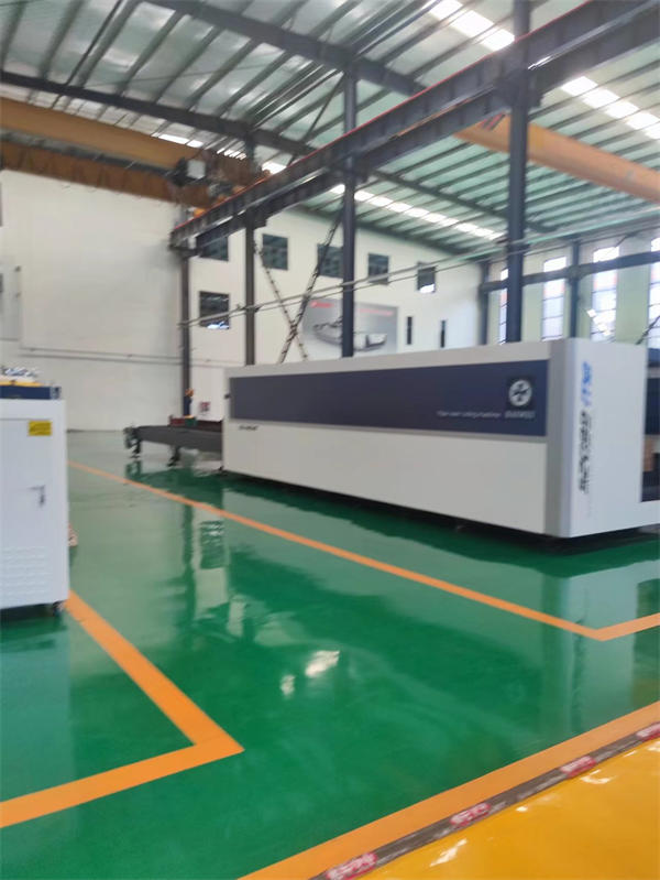 easy to operate Metal Closed Fiber Laser Cutting Machine