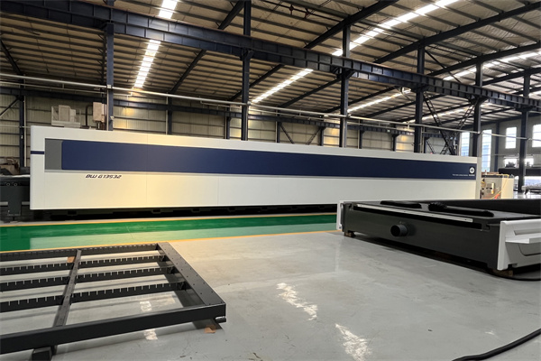 Large surrounded high-speed fiber laser cutting machine Baiwei laser Environmental protection equipment for sheet metal cutting industry