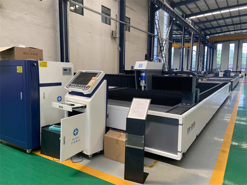 1kw-30kw cnc fiber laser Metal cutting machine with china baiwei laser