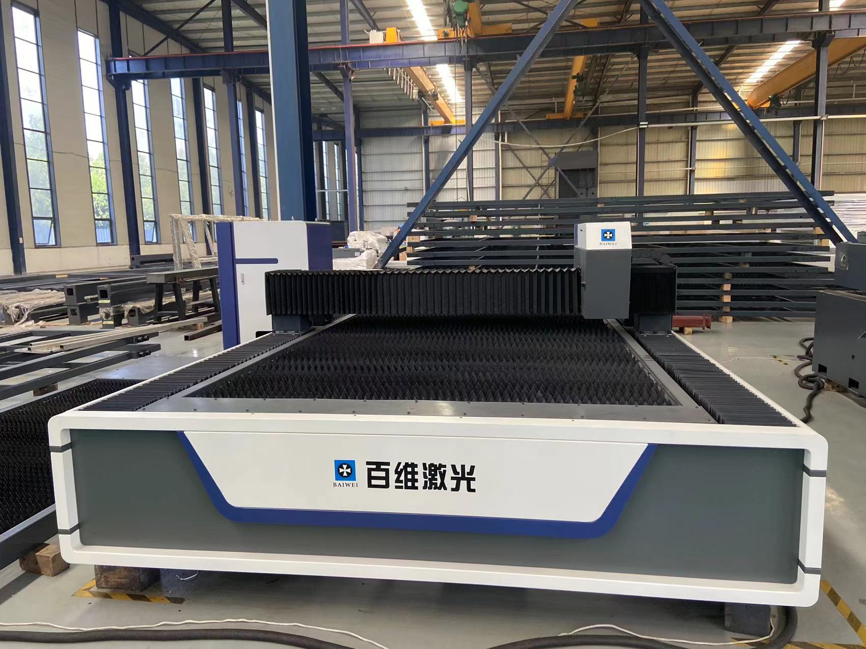 Rboticized open type fiber laser cutting machine for steel plate