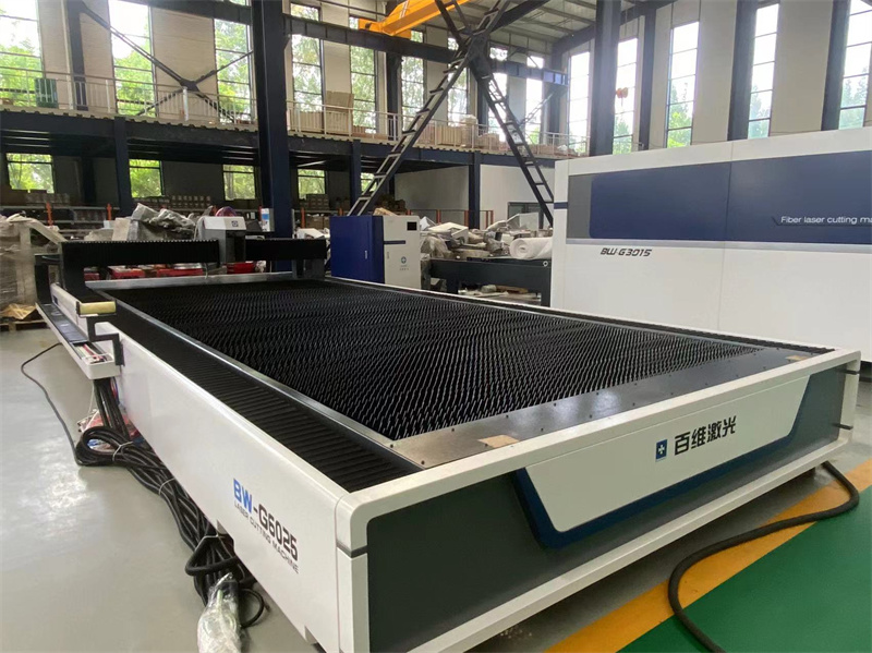Environmental open type fiber laser cutting machine for steel plate