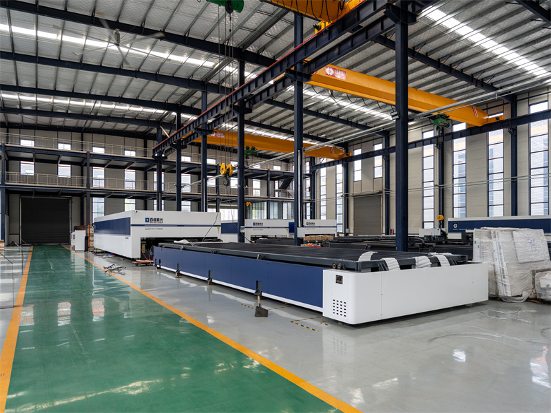 Large metal sheet closed type fiber laser cutting machine for carbon steel