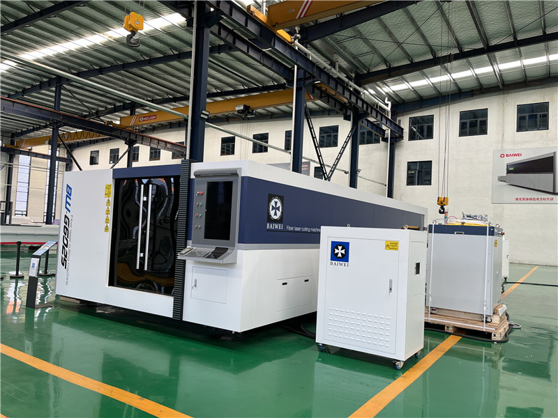 Large closed laser cutting machine stainless steel metal cutting
