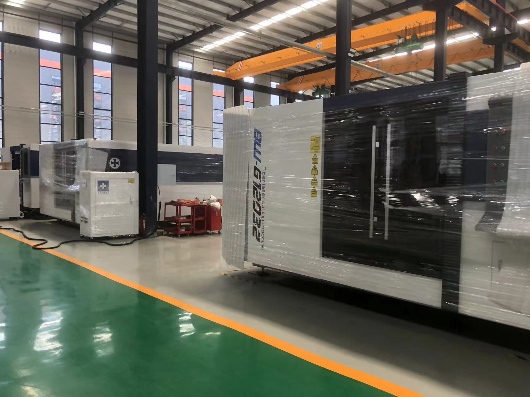 Large enclosed fiber laser cutting machine for stainless steel cutting