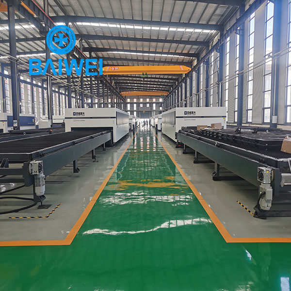 China 1500W Metal steel cnc fiber laser cutter 3kw 4mm iron plate sheet price