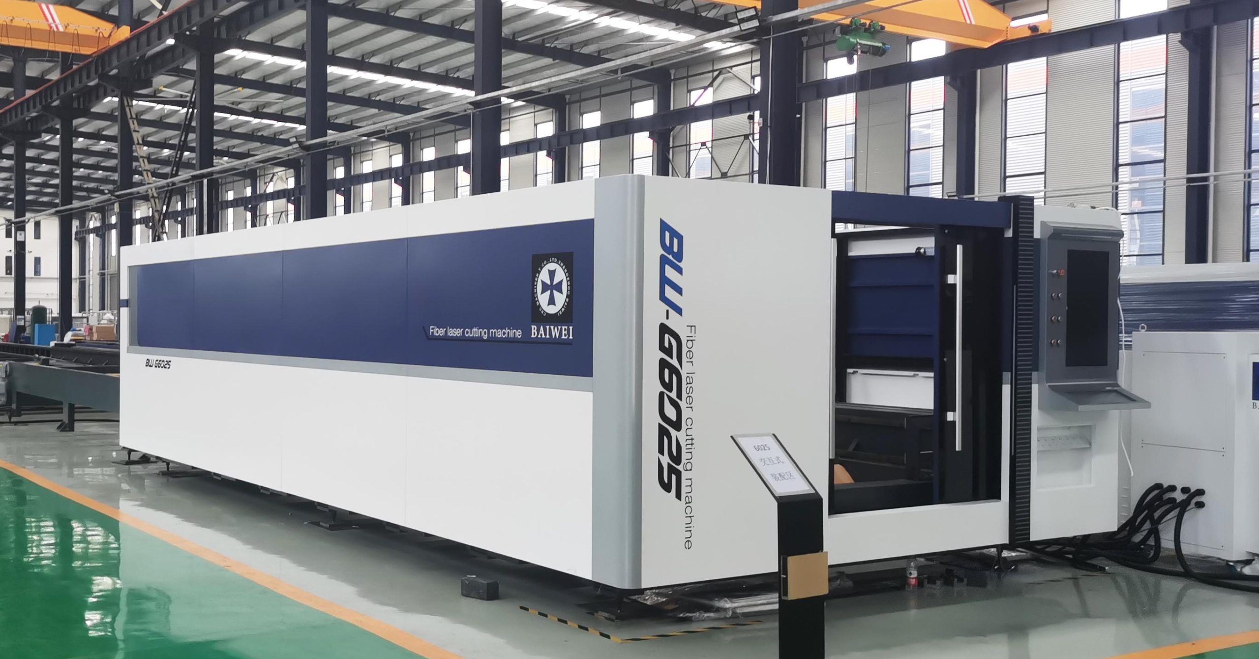 High-efficiency Closed type fiber laser cutting machine for sale