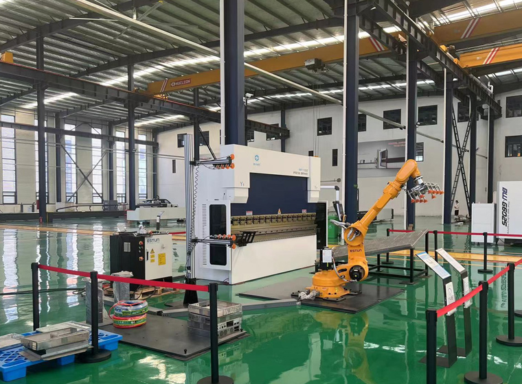 Electro-hydraulic servo CNC bending machine