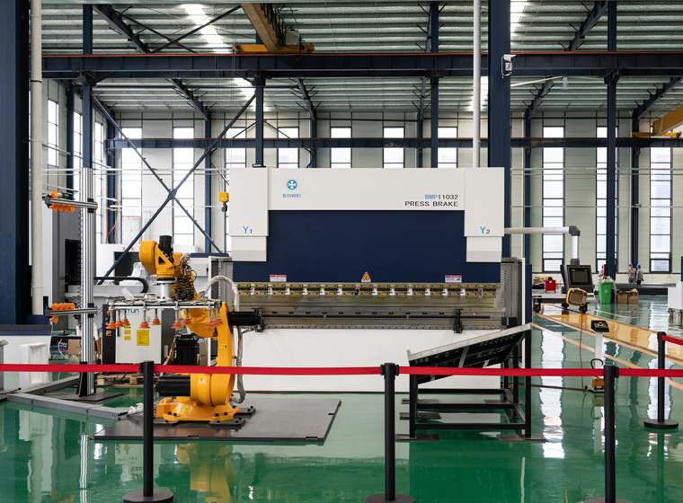 Electro-hydraulic servo CNC bending machine